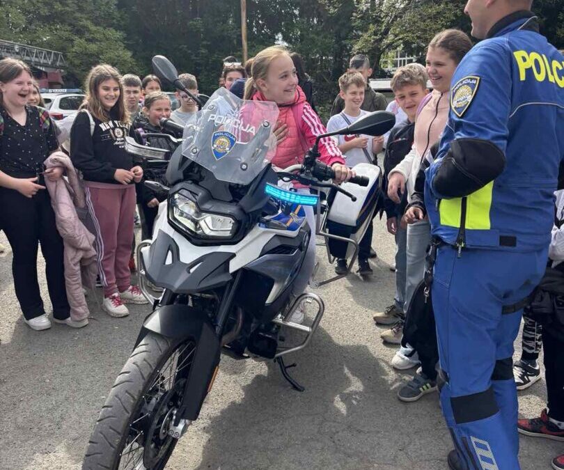 Posjet četvrtih razreda Policijskoj postaji Sisak