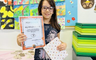 Dobitnice nagrada natječaja školske knjižnice u Mjesecu hrvatske knjige